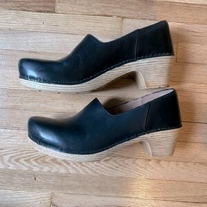 Dansko Marisol clogs size 39 (8.6/9) like new